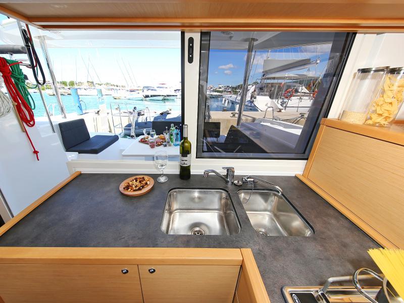 Book yachts online - catamaran - Lagoon 39 - GIN TONIC - rent