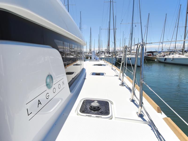 Book yachts online - catamaran - Lagoon 39 - GIN TONIC - rent