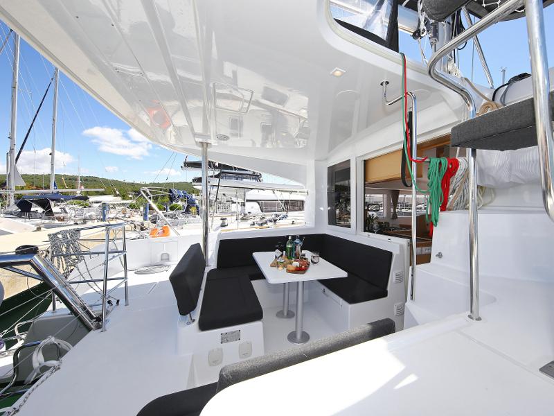 Book yachts online - catamaran - Lagoon 39 - GIN TONIC - rent
