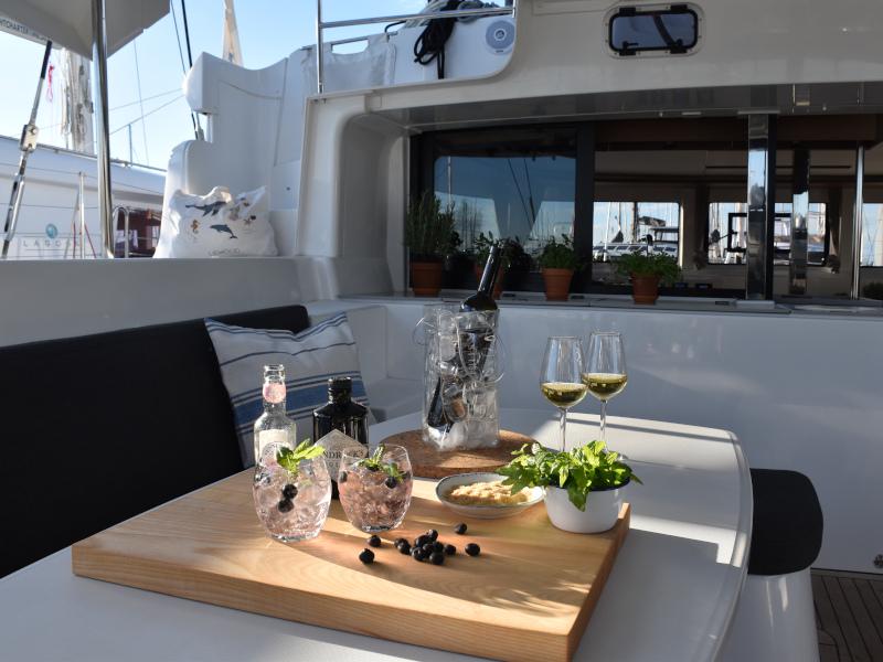 Book yachts online - catamaran - Lagoon 46 - NOTORIOUS - rent