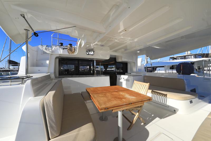 Book yachts online - catamaran - Lagoon 46 - MIDLIFE CRISIS - rent