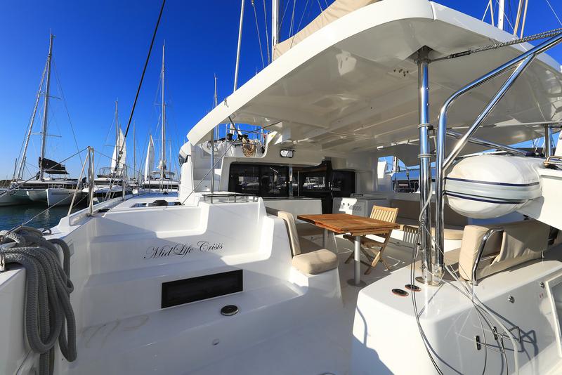 Book yachts online - catamaran - Lagoon 46 - MIDLIFE CRISIS - rent