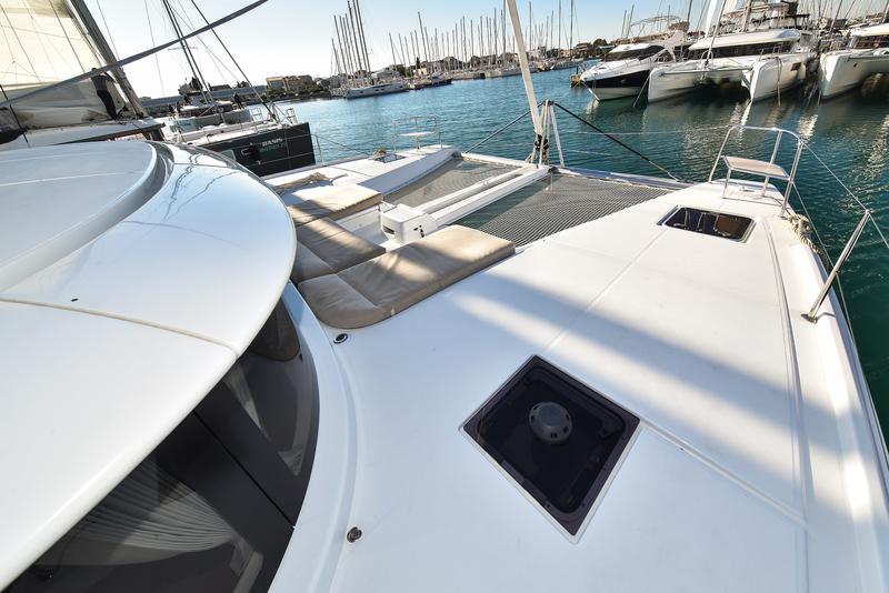Book yachts online - catamaran - Lagoon 46 - MIDLIFE CRISIS - rent