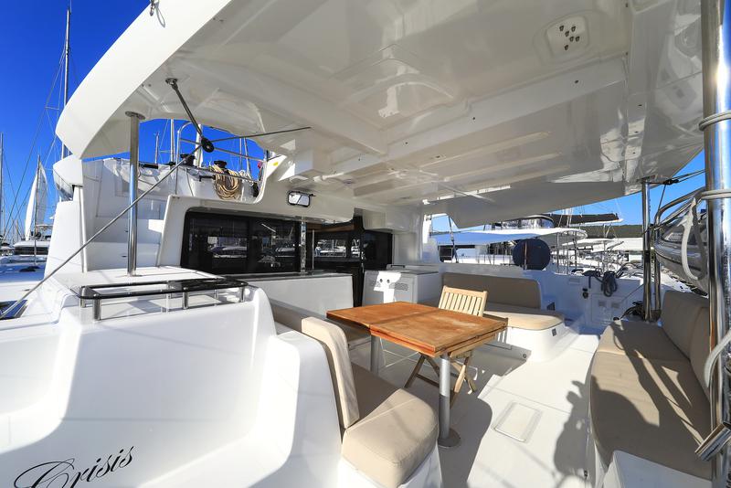 Book yachts online - catamaran - Lagoon 46 - MIDLIFE CRISIS - rent