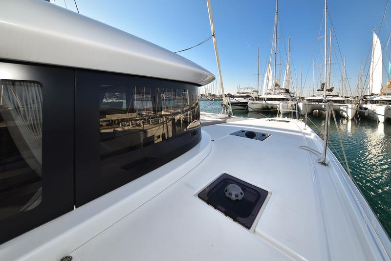 Book yachts online - catamaran - Lagoon 46 - MIDLIFE CRISIS - rent