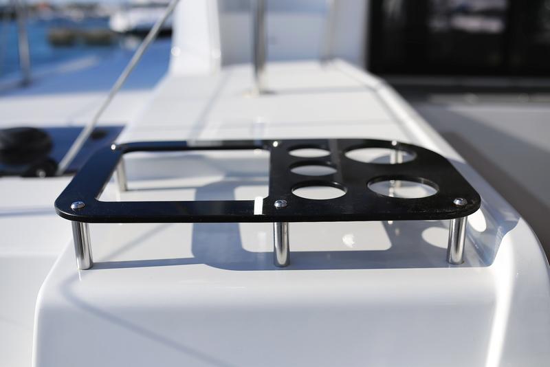 Book yachts online - catamaran - Lagoon 46 - MIDLIFE CRISIS - rent