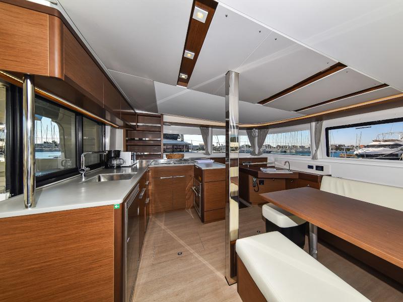 Book yachts online - catamaran - Lagoon 46 - MIDLIFE CRISIS - rent