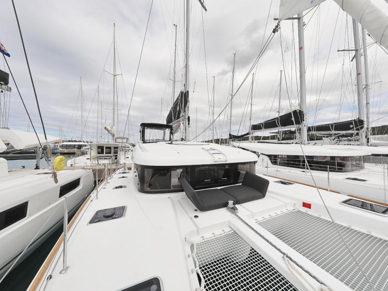 Book yachts online - catamaran - Lagoon 40 - LANCELOT - rent