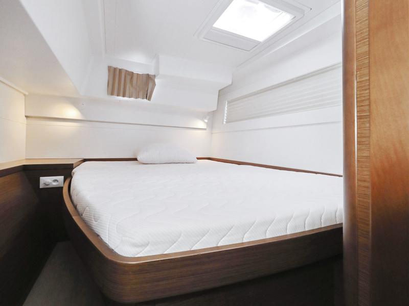 Book yachts online - catamaran - Lagoon 40 - LANCELOT - rent