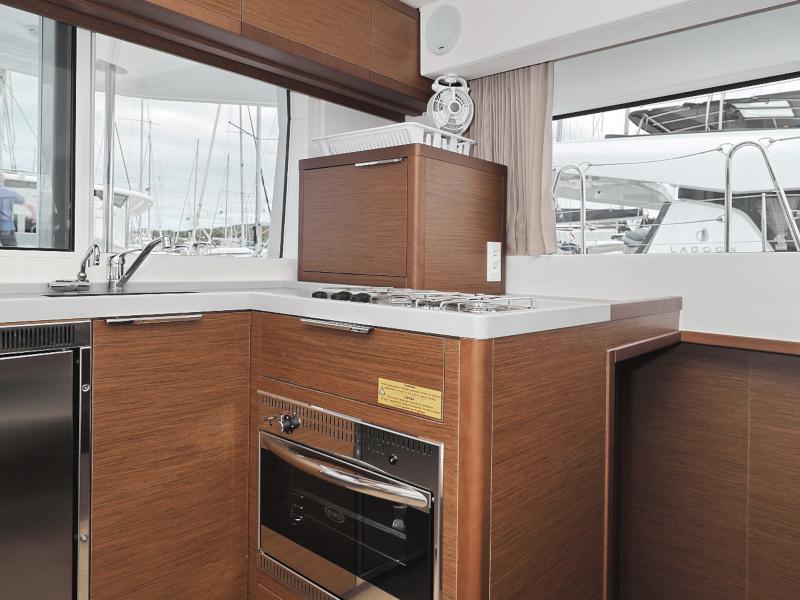Book yachts online - catamaran - Lagoon 40 - LANCELOT - rent