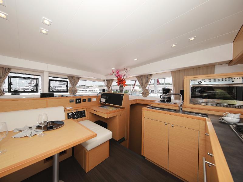 Book yachts online - catamaran - Lagoon 400 S2 LTD EDITION - SCIROCCO - rent