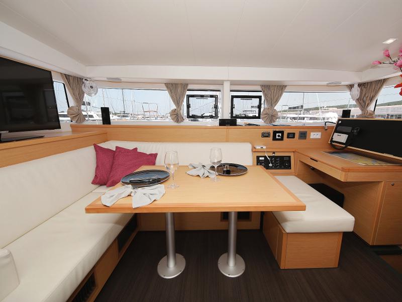 Book yachts online - catamaran - Lagoon 400 S2 LTD EDITION - SCIROCCO - rent