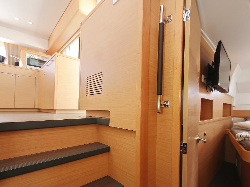 Book yachts online - catamaran - Lagoon 400 S2 LTD EDITION - SCIROCCO - rent