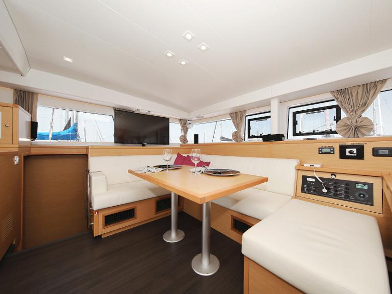 Book yachts online - catamaran - Lagoon 400 S2 LTD EDITION - SCIROCCO - rent