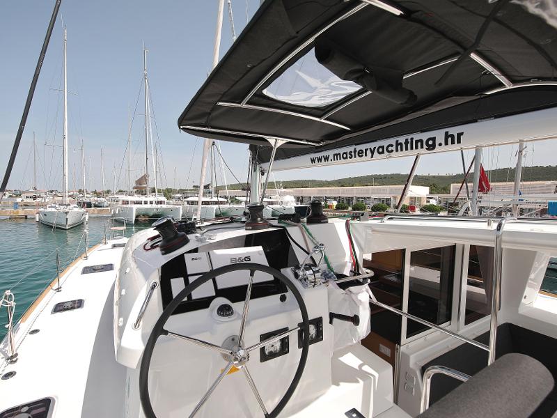 Book yachts online - catamaran - Lagoon 400 S2 LTD EDITION - SCIROCCO - rent