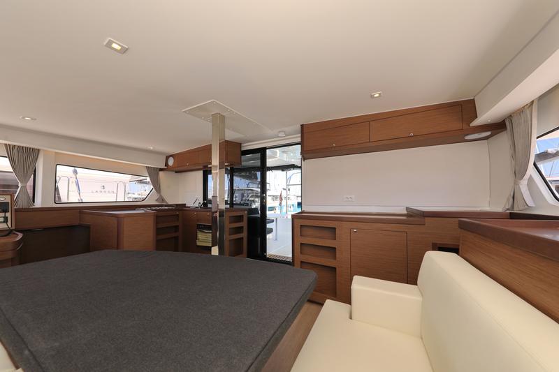 Book yachts online - catamaran - Lagoon 42 - ZEUS - rent