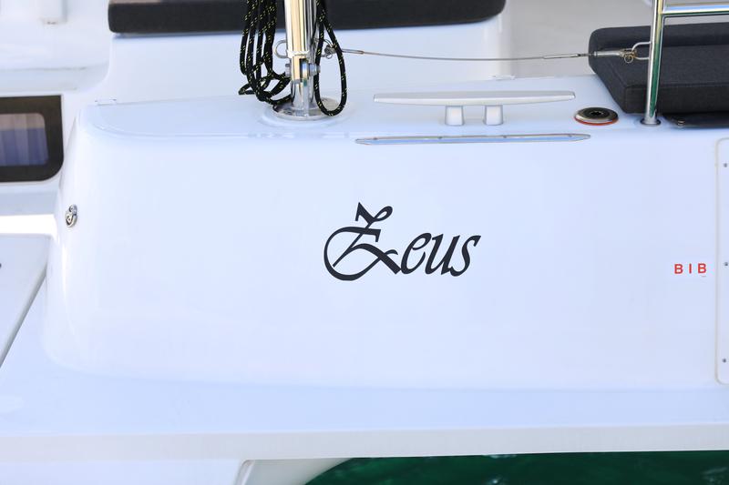 Book yachts online - catamaran - Lagoon 42 - ZEUS - rent
