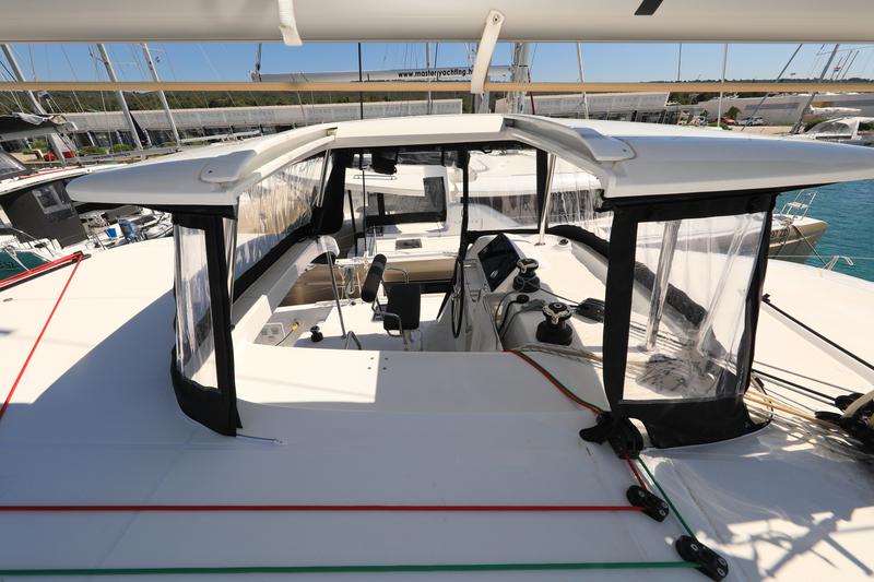 Book yachts online - catamaran - Lagoon 42 - ZEUS - rent