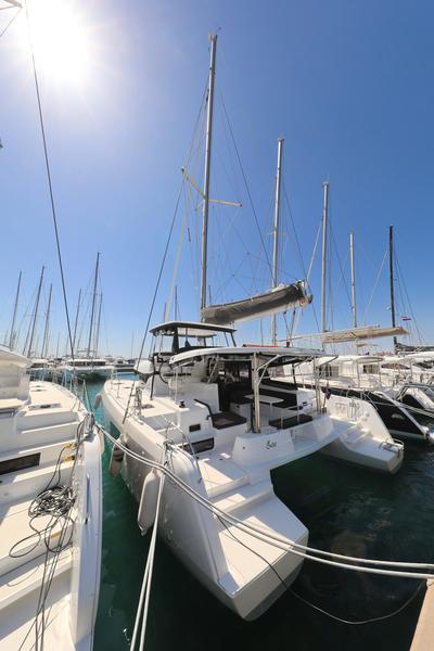 Book yachts online - catamaran - Lagoon 42 - ZEUS - rent