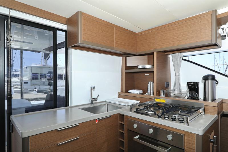 Book yachts online - catamaran - Lagoon 50 - HIGH LIFE - rent