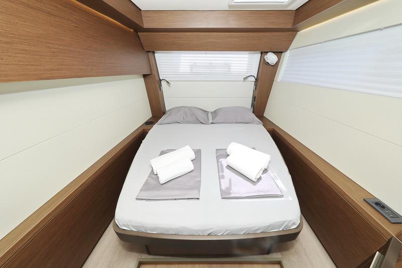 Book yachts online - catamaran - Lagoon 50 - HIGH LIFE - rent