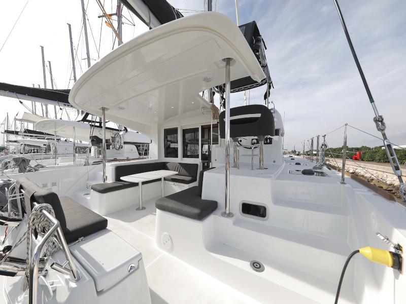 Book yachts online - catamaran - Lagoon 40 - BLUE ANGEL - rent