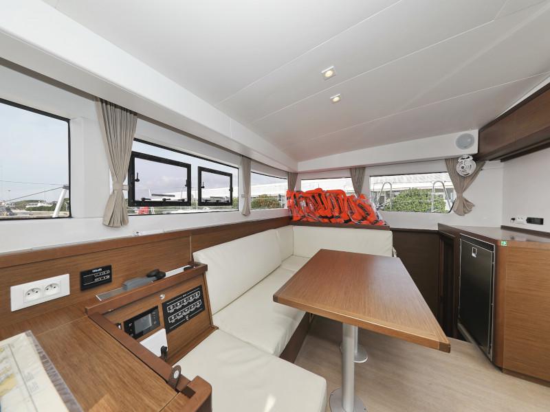 Book yachts online - catamaran - Lagoon 40 - BLUE ANGEL - rent