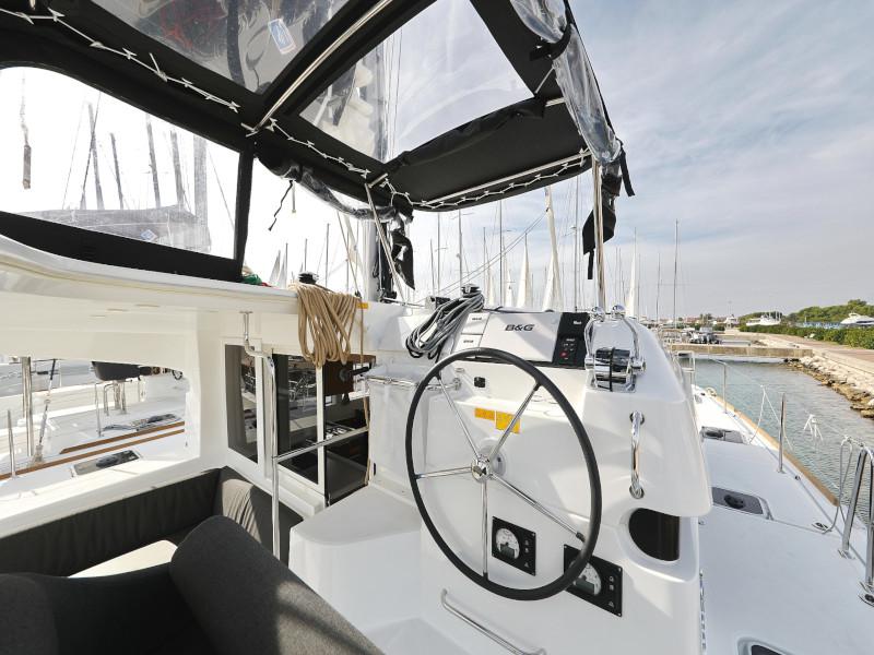 Book yachts online - catamaran - Lagoon 40 - BLUE ANGEL - rent