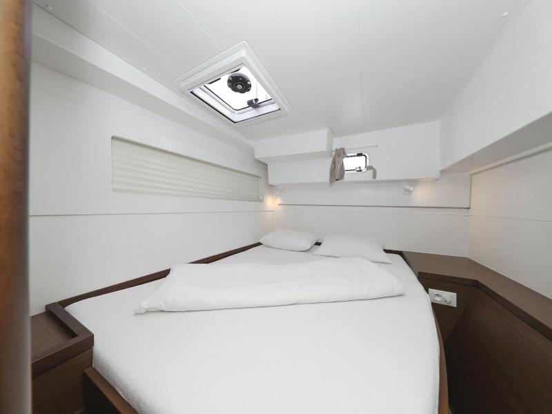 Book yachts online - catamaran - Lagoon 40 - BLUE ANGEL - rent