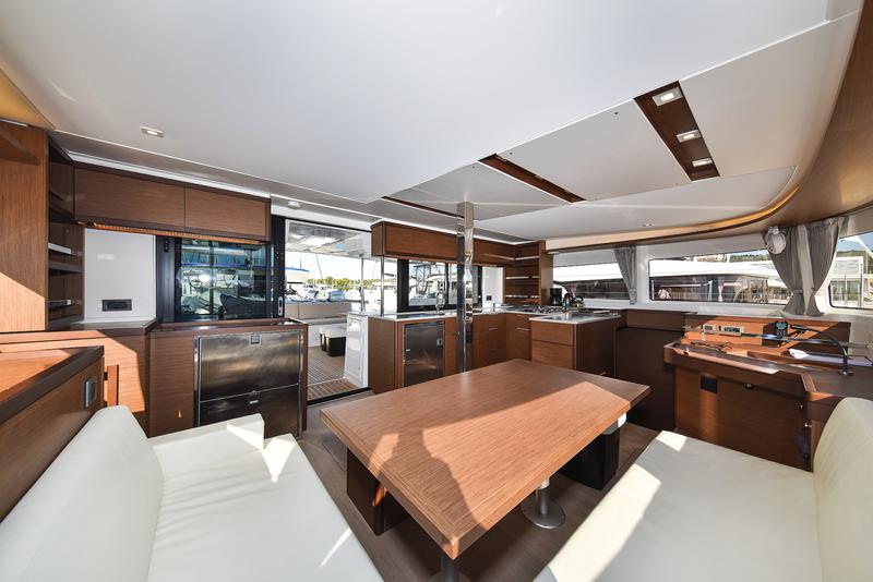 Book yachts online - catamaran - Lagoon 46 - MAJESTIC - rent