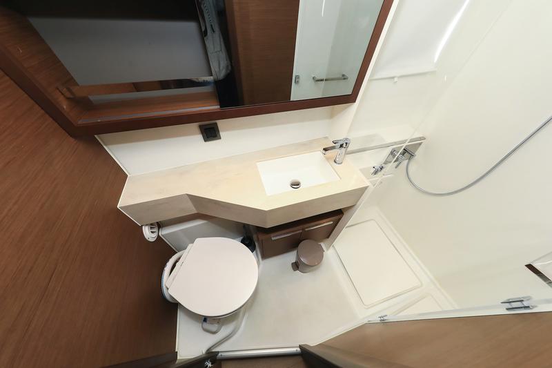 Book yachts online - catamaran - Lagoon 46 - MAJESTIC - rent