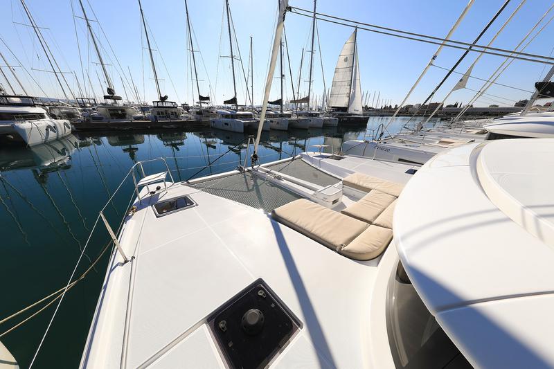 Book yachts online - catamaran - Lagoon 46 - MAJESTIC - rent