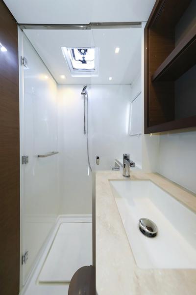 Book yachts online - catamaran - Lagoon 46 - MAJESTIC - rent