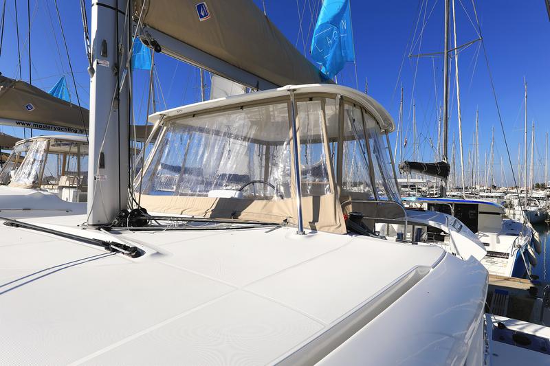Book yachts online - catamaran - Lagoon 46 - MAJESTIC - rent