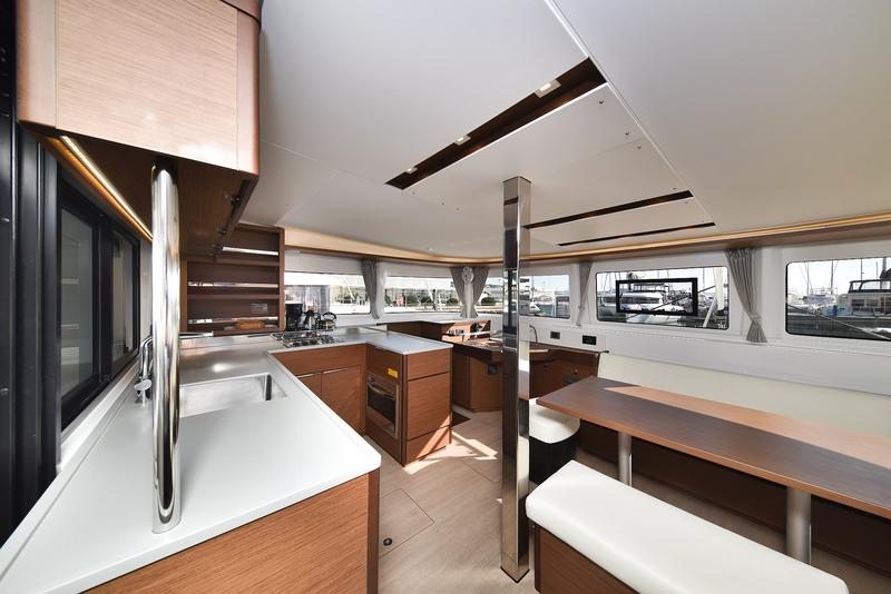 Book yachts online - catamaran - Lagoon 46 - MAJESTIC - rent