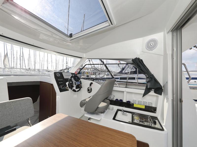 Book yachts online - motorboat - Antares 8 - BELECA - rent