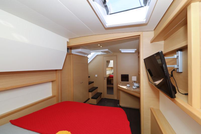 Book yachts online - catamaran - Lagoon 52 - SEA DWELLER  - rent