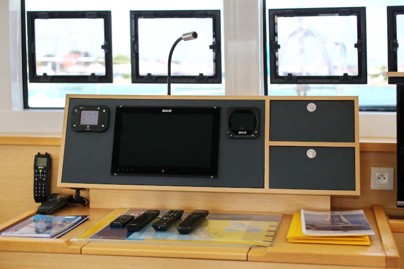 Book yachts online - catamaran - Lagoon 52 - SEA DWELLER  - rent