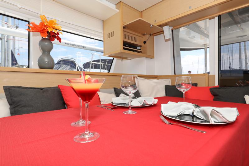 Book yachts online - catamaran - Lagoon 52 - SEA DWELLER  - rent