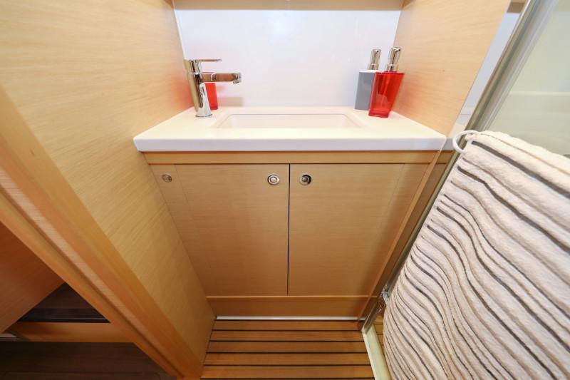 Book yachts online - catamaran - Lagoon 52 - SEA DWELLER  - rent