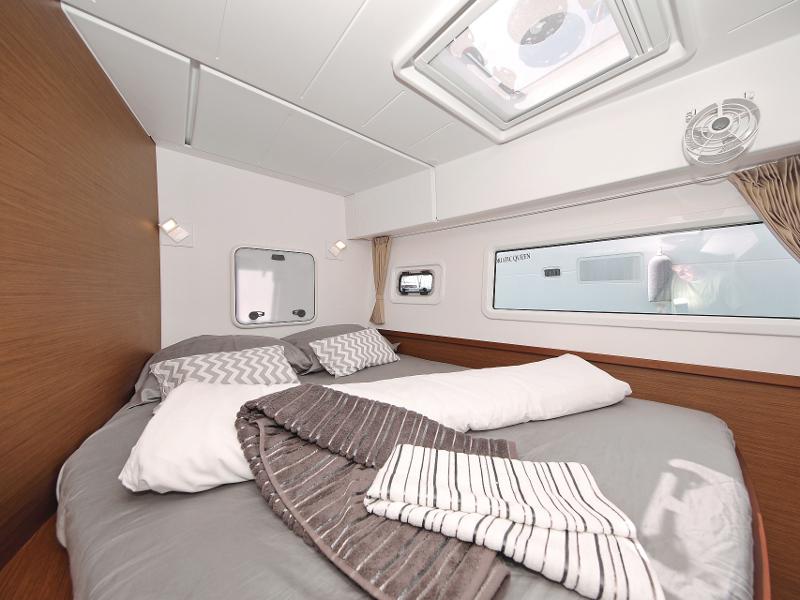 Book yachts online - catamaran - Lagoon 42 - MASTERPIECE - rent