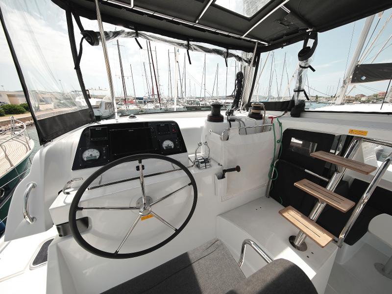 Book yachts online - catamaran - Lagoon 42 - MASTERPIECE - rent