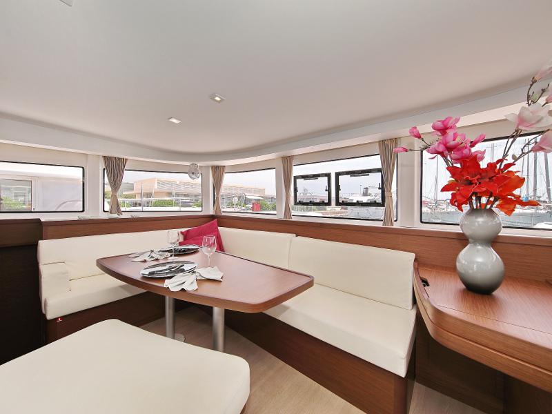 Book yachts online - catamaran - Lagoon 42 - MASTERPIECE - rent