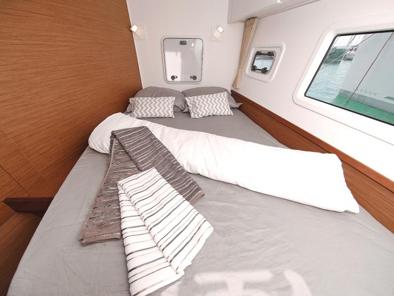 Book yachts online - catamaran - Lagoon 42 - MASTERPIECE - rent