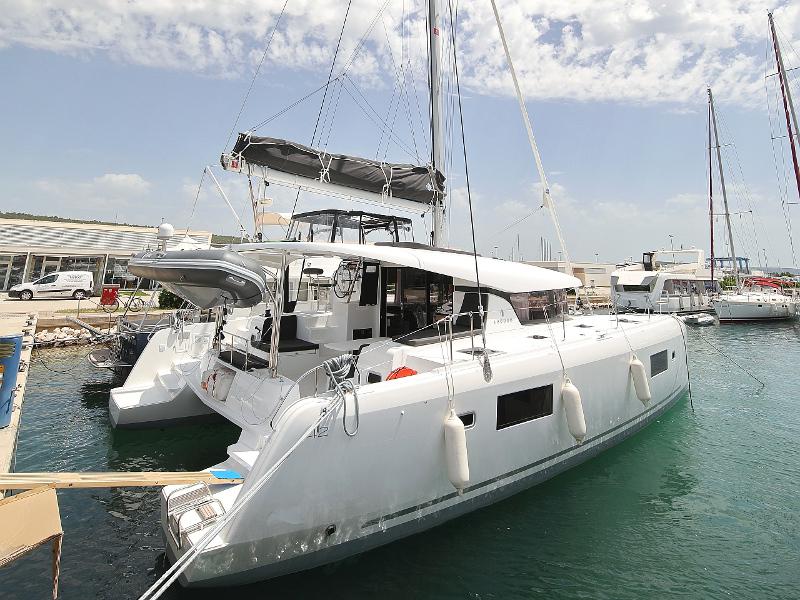 Book yachts online - catamaran - Lagoon 42 - MASTERPIECE - rent