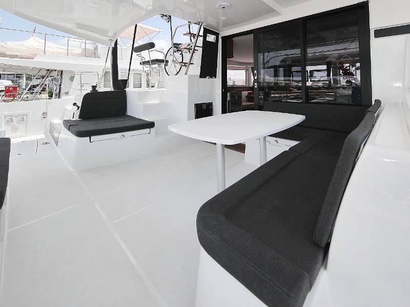 Book yachts online - catamaran - Lagoon 42 - MASTERPIECE - rent