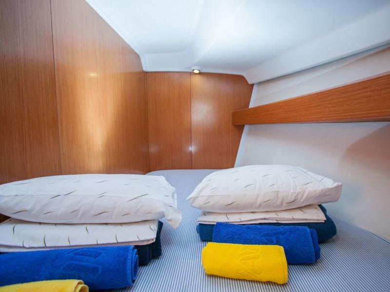 Book yachts online - sailboat - Cyclades 50.5 - PINTA - rent