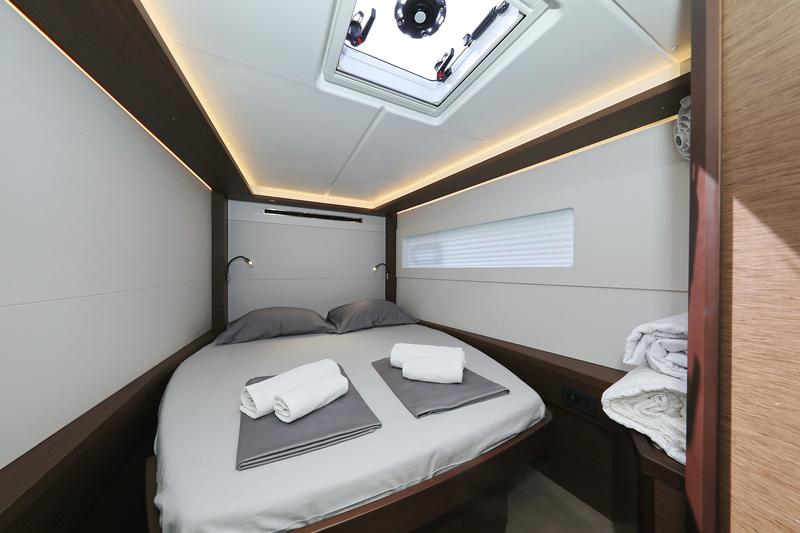 Book yachts online - catamaran - Lagoon 46 - PANOS - rent