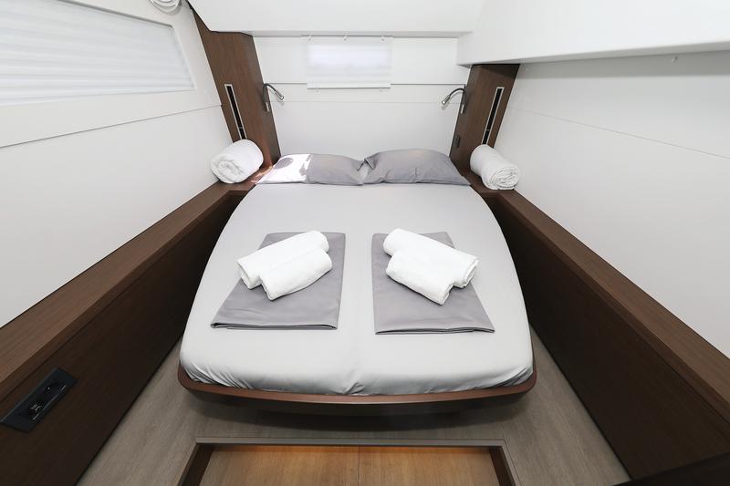 Book yachts online - catamaran - Lagoon 46 - PANOS - rent