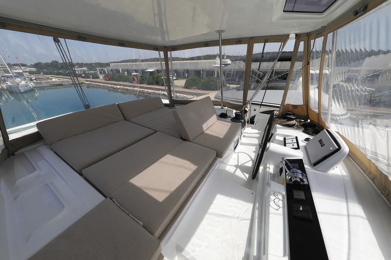 Book yachts online - catamaran - Lagoon 46 - PANOS - rent